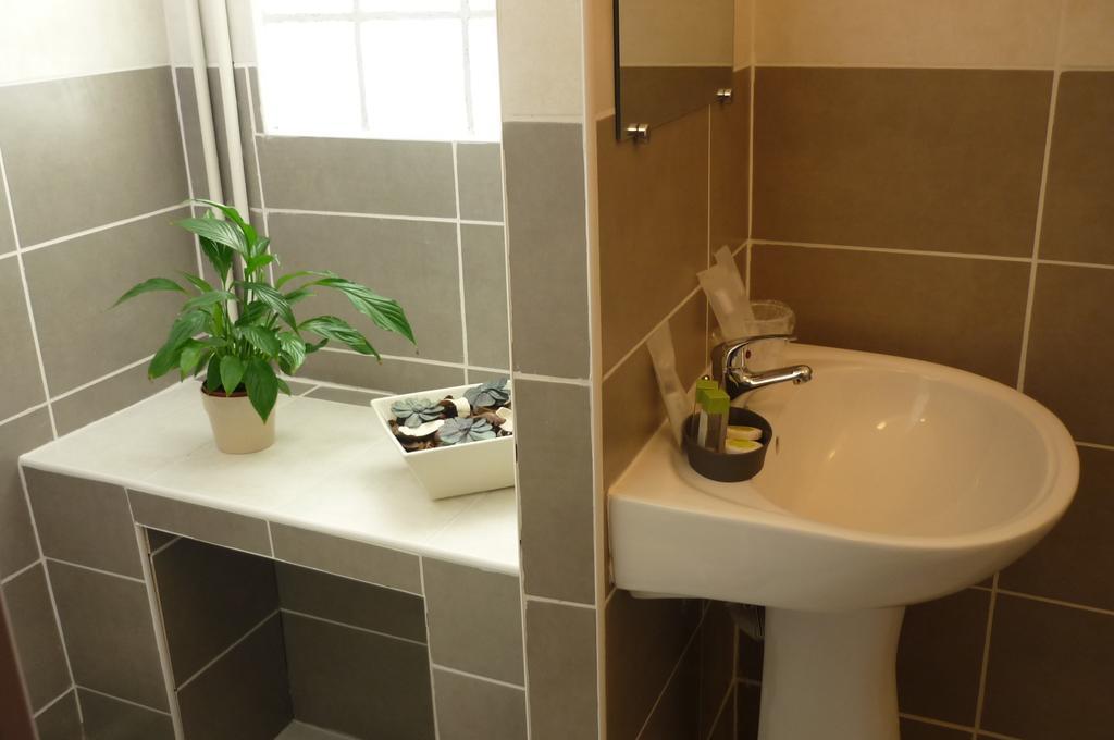 L'Hospitalet Saint Charles Hotel Montpellier Quarto foto